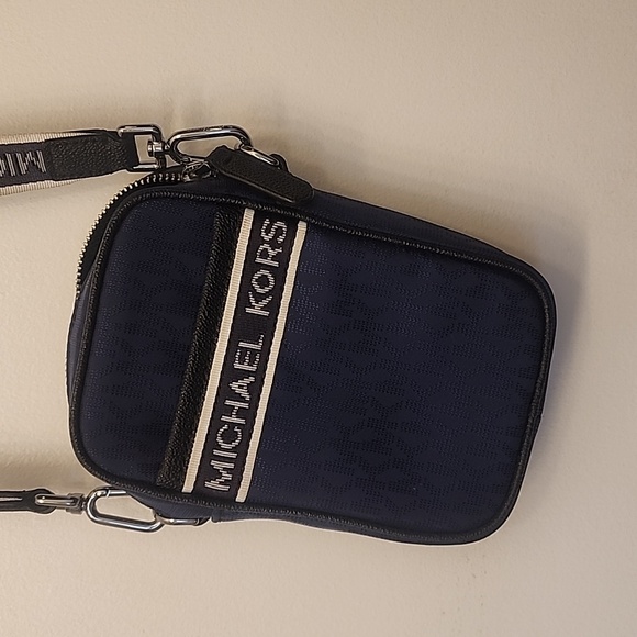 Michael Kors Handbags - Michael Kors Jacquard Logo Brooklyn phone crossbody indigo bag